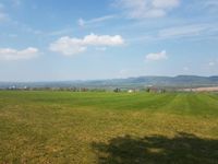 Weite Aussicht ins Wesertal und auf das Wesergebirge