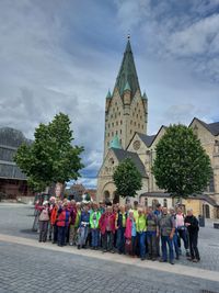 Die Wandergruppe am Paderborner Dom